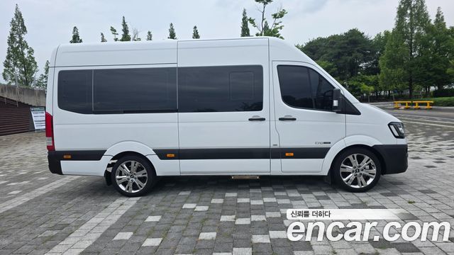 Hyundai Solati 15-seater Luxury - фото 4