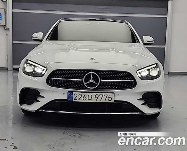 Mercedes-Benz E-Class W213 E350 4MATIC AMG Line - фото 1