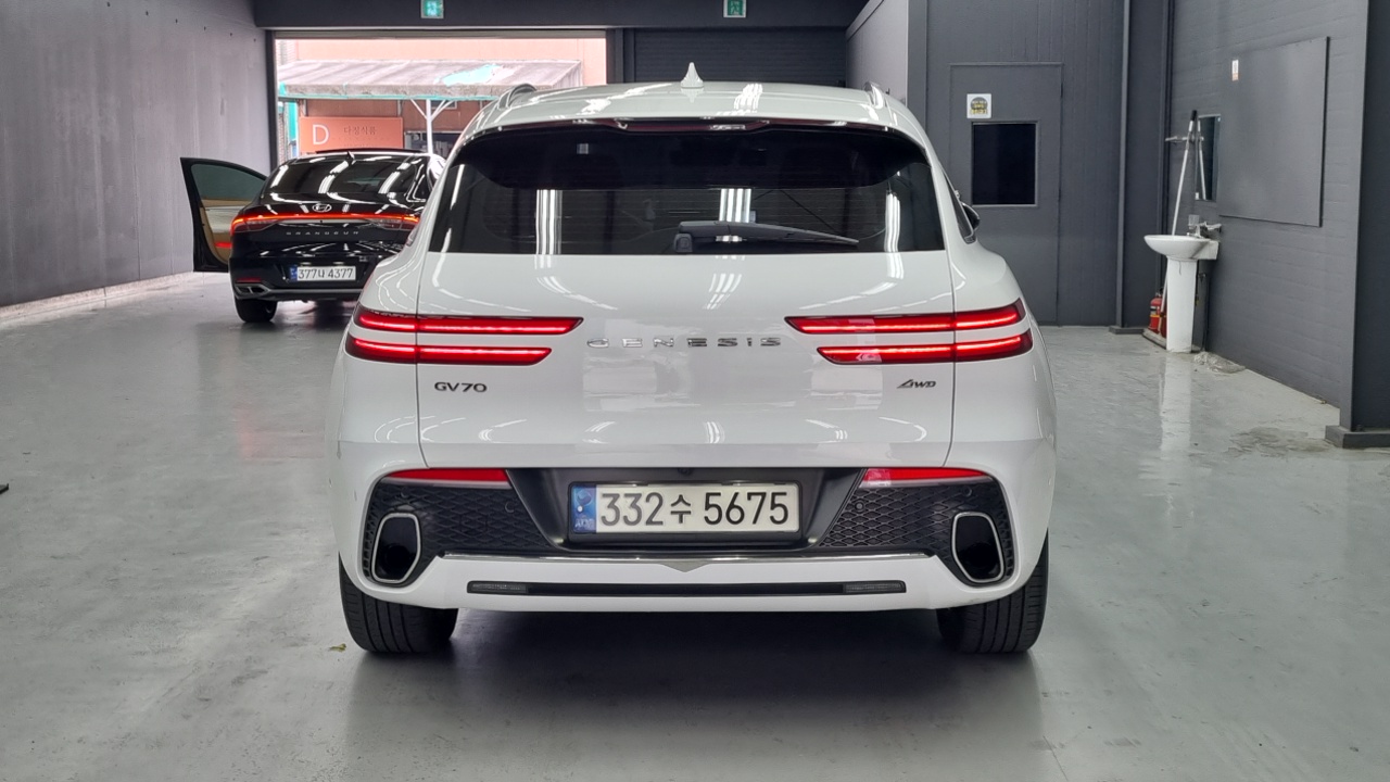Genesis GV70 2.5T Gasoline AWD - фото 3
