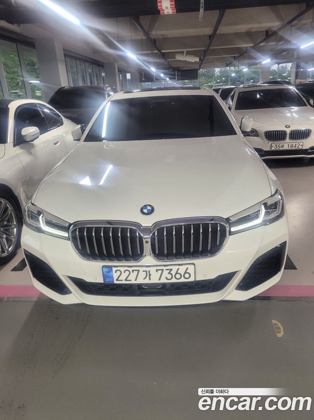 BMW 5-Series G30 520i M Sport - фото 1