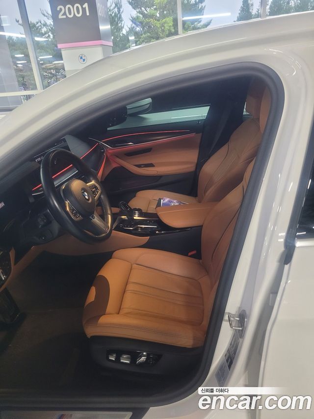 BMW 5-Series G30 520i M Sport - фото 4