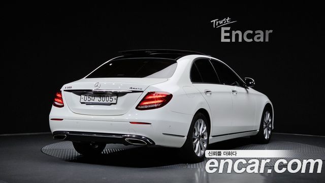 Mercedes-Benz E-Class W213 E300 Exclusive - фото 1