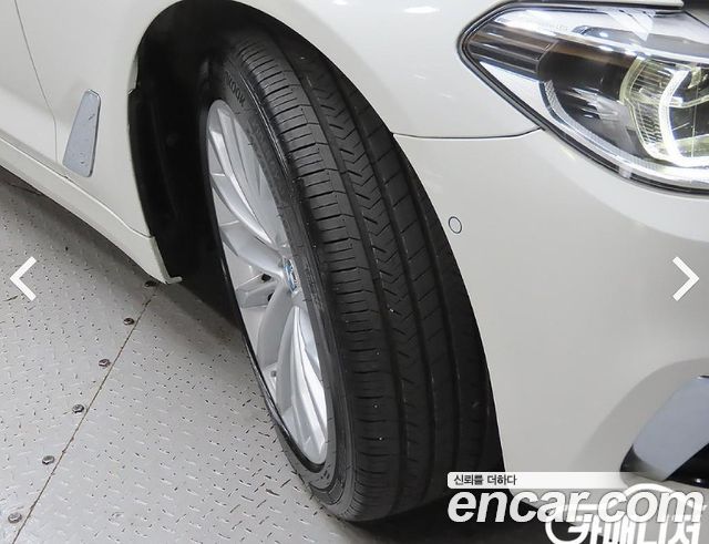 BMW 5-Series G30 530i Luxury Plus - фото 4
