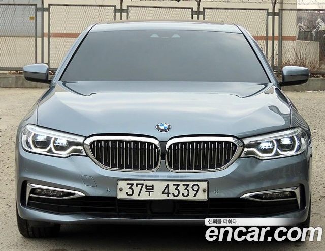 BMW 5-Series G30 520d Luxury Plus - фото 0