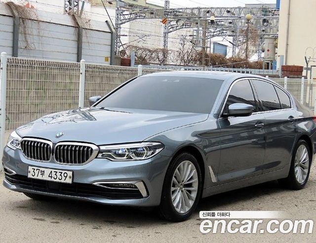 BMW 5-Series G30 520d Luxury Plus - фото 1