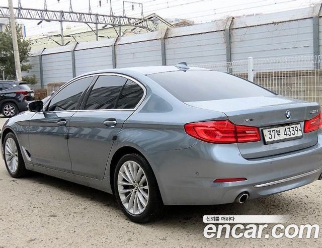 BMW 5-Series G30 520d Luxury Plus - фото 2