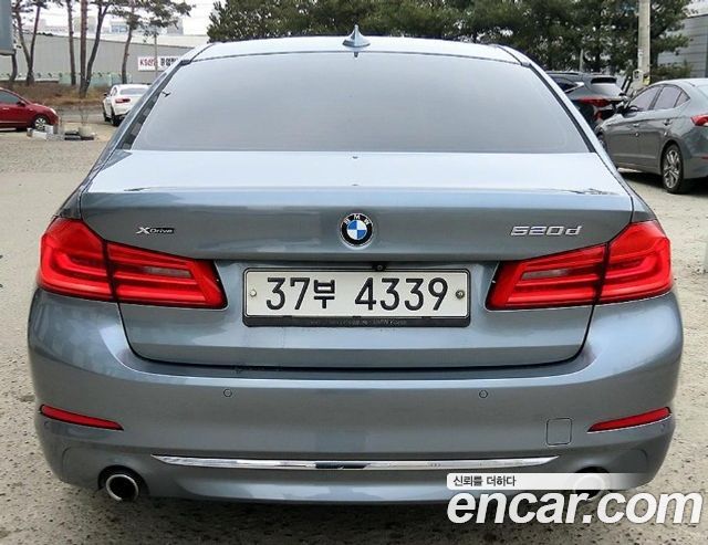 BMW 5-Series G30 520d Luxury Plus - фото 3