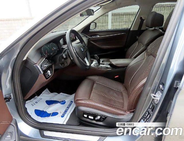 BMW 5-Series G30 520d Luxury Plus - фото 4