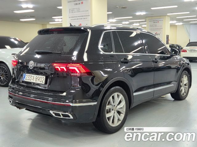 Volkswagen Tiguan 2-го поколения 2.0 TDI Premium - фото 1