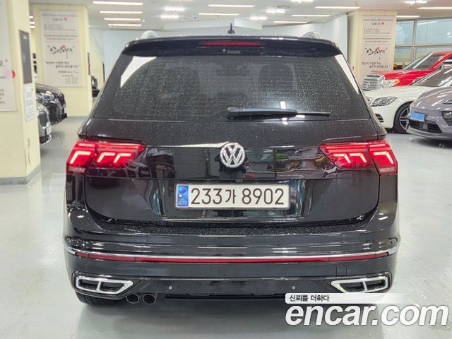 Volkswagen Tiguan 2-го поколения 2.0 TDI Premium - фото 3