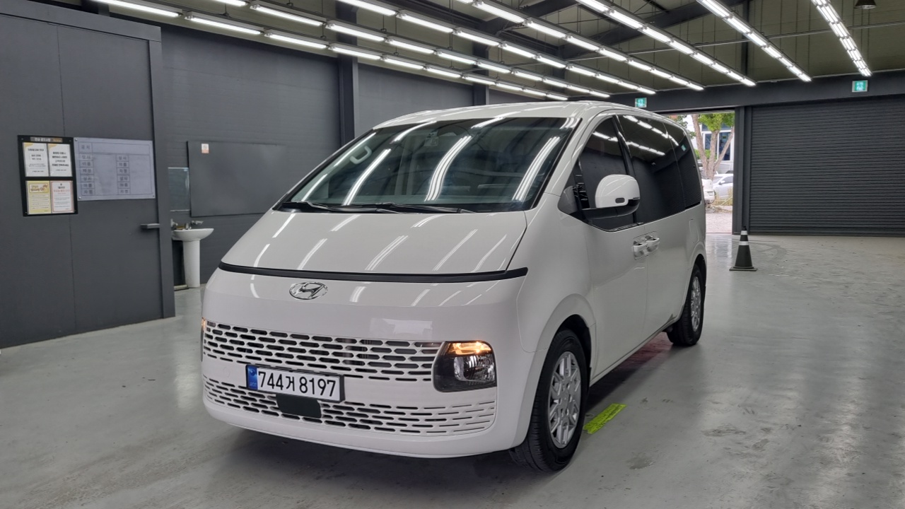 Hyundai Staria Tourer 11-Seater Modern - фото 0