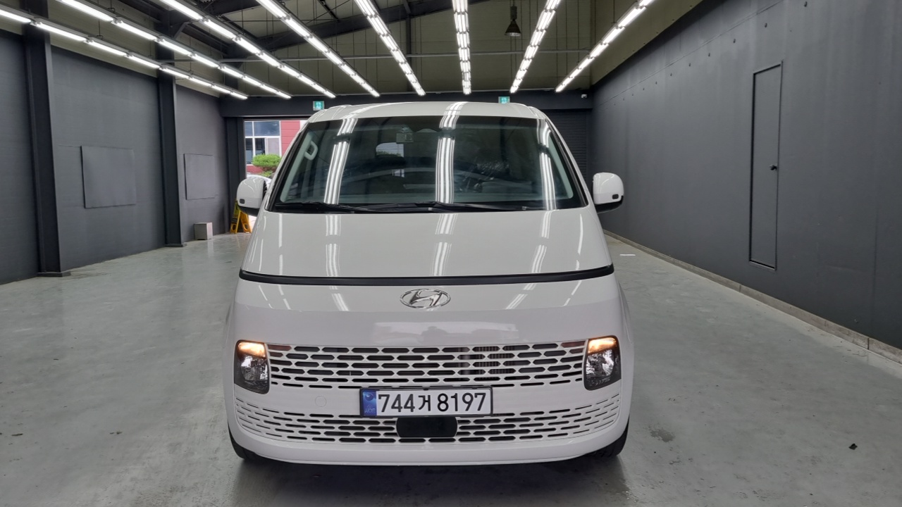 Hyundai Staria Tourer 11-Seater Modern - фото 2