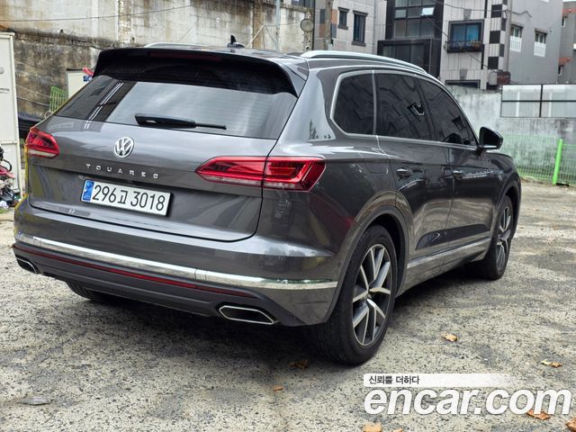 Volkswagen Touareg 3-го поколения 3.0 TDI Prestige - фото 3