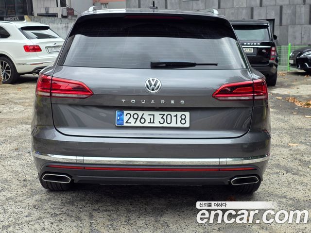 Volkswagen Touareg 3-го поколения 3.0 TDI Prestige - фото 4
