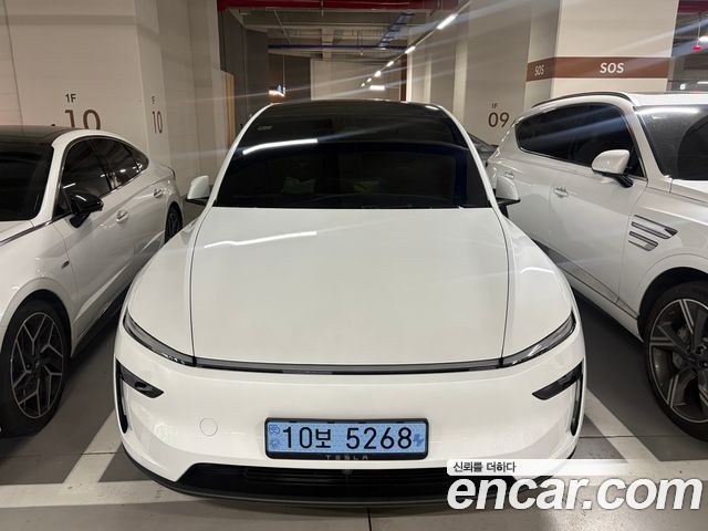 Tesla Model Y L Long Range AWD - фото 0