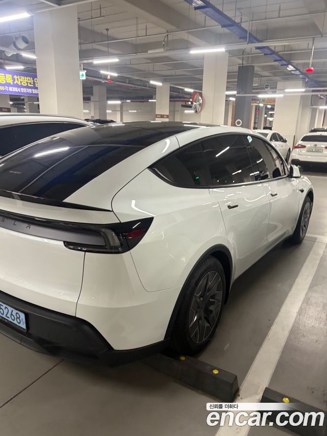 Tesla Model Y L Long Range AWD - фото 1