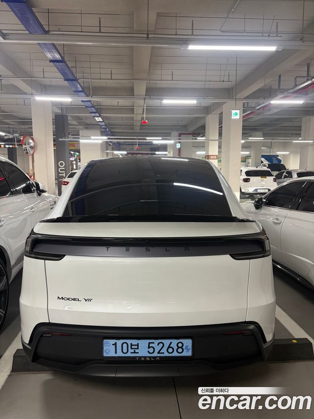 Tesla Model Y L Long Range AWD - фото 2