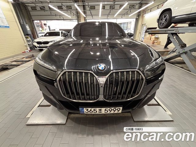 BMW 7-Series G70 740i xDrive M Sport Limited - фото 1