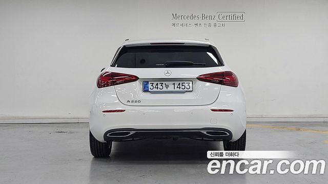 Mercedes-Benz A-Class W177 A220 Hatchback - фото 3