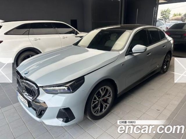BMW 5-Series G60 520i Special Edition - фото 1