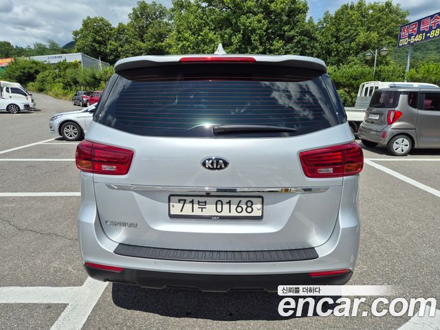 Kia Carnival Новый 11-Seater Deluxe - фото 1
