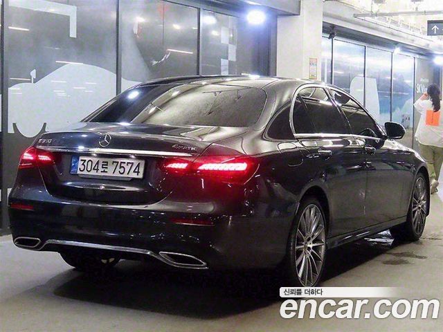 Mercedes-Benz E-Class W213 E350 4MATIC AMG Line - фото 1