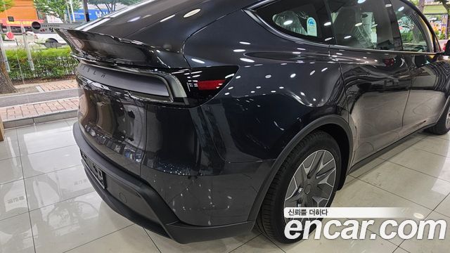 Tesla Model Y L Long Range AWD - фото 1
