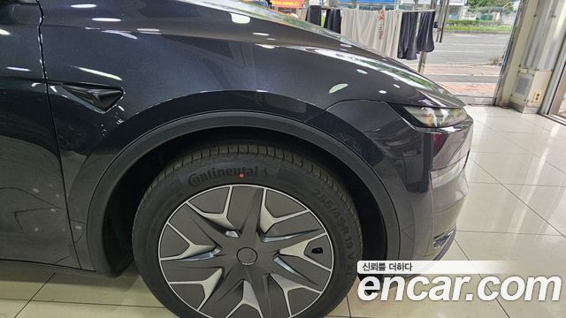 Tesla Model Y L Long Range AWD - фото 2