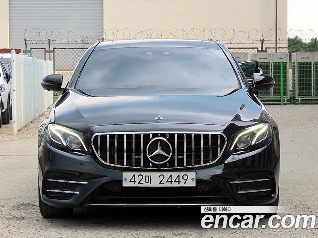Mercedes-Benz E-Class W213 E300 AMG Line - фото 0