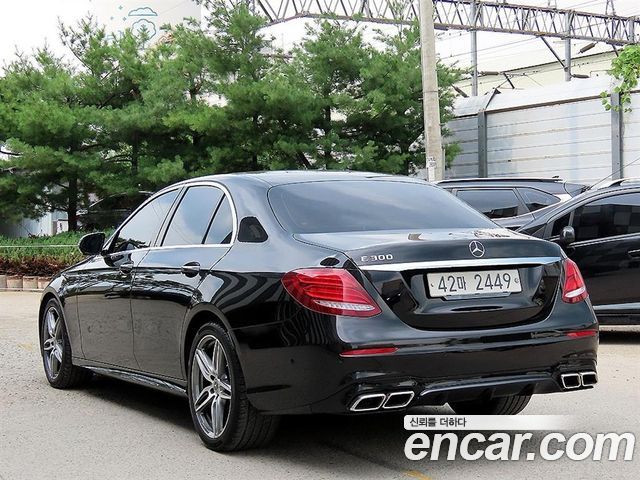Mercedes-Benz E-Class W213 E300 AMG Line - фото 2