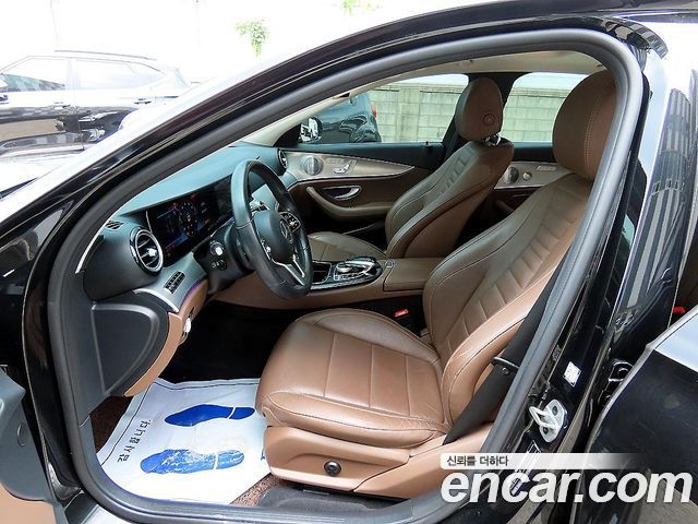 Mercedes-Benz E-Class W213 E300 AMG Line - фото 4