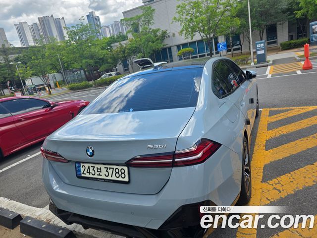 BMW 5-Series G60 520i M Sport - фото 1