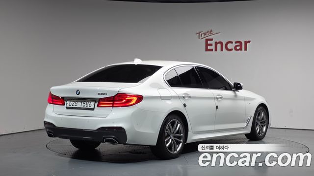 BMW 5-Series G30 530i M Sport Package - фото 0