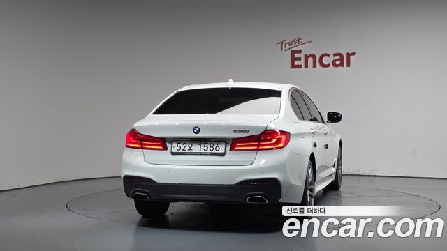 BMW 5-Series G30 530i M Sport Package - фото 2