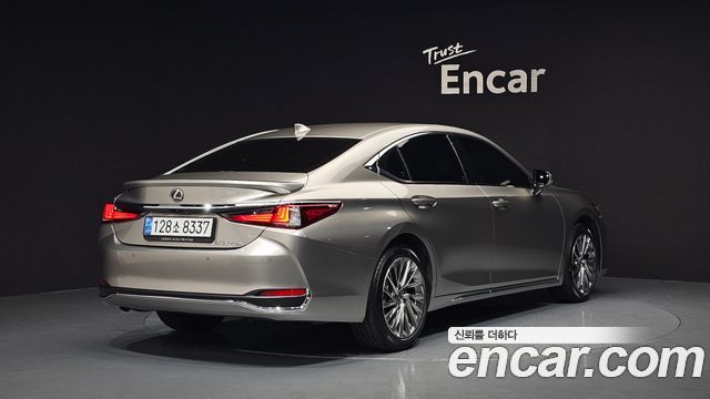 Lexus ES 7-го поколения Executive - фото 1
