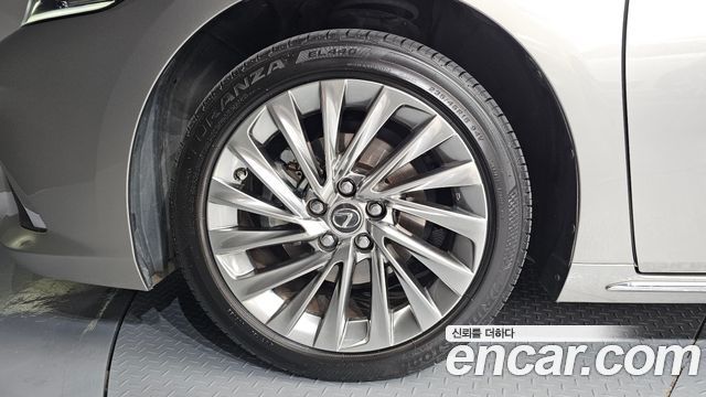 Lexus ES 7-го поколения Executive - фото 4