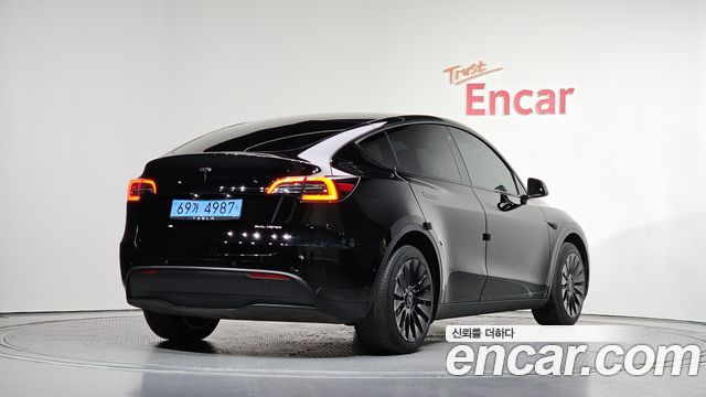 Tesla Model Y Long Range AWD - фото 1