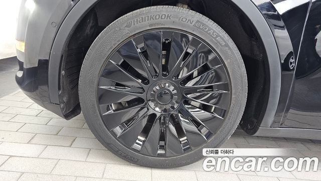 Tesla Model Y Long Range AWD - фото 4