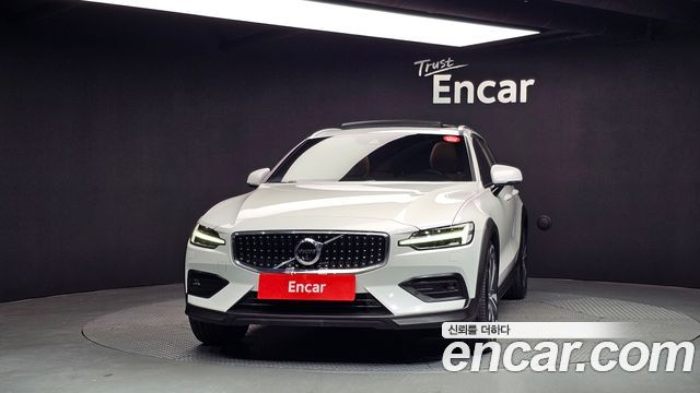 Volvo V60 2-го поколения T5 Pro AWD - фото 2