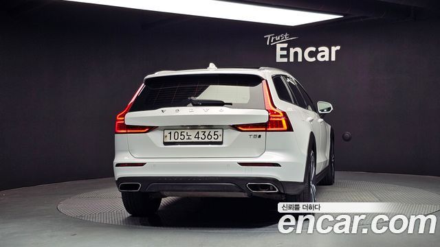 Volvo V60 2-го поколения T5 Pro AWD - фото 3