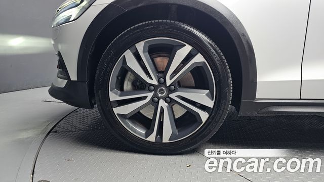 Volvo V60 2-го поколения T5 Pro AWD - фото 4