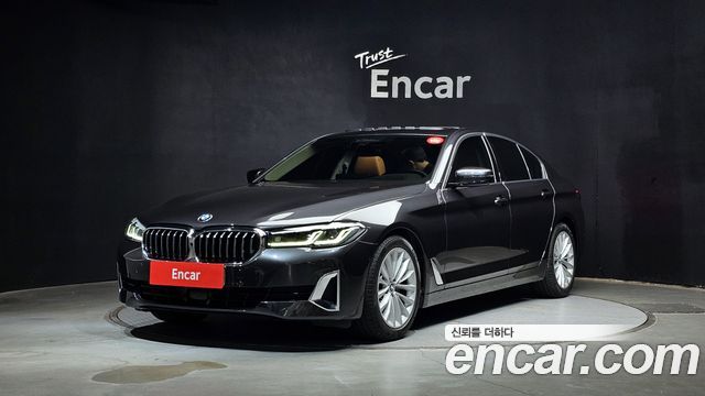BMW 5-Series G30 520i Luxury - фото 0