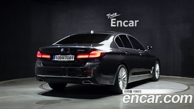 BMW 5-Series G30 520i Luxury - фото 1