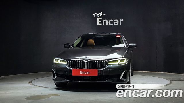 BMW 5-Series G30 520i Luxury - фото 2