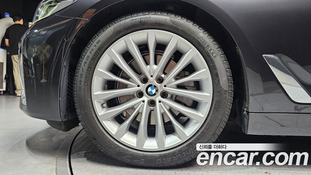 BMW 5-Series G30 520i Luxury - фото 4
