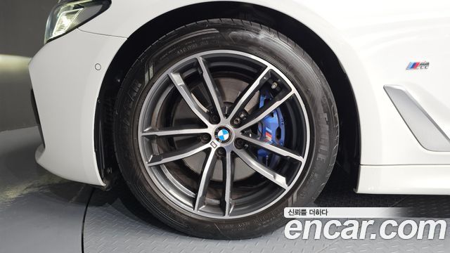 BMW 5-Series G30 520i M Sport - фото 4