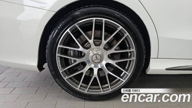 Mercedes-Benz C-Class W205 C63 AMG - фото 4