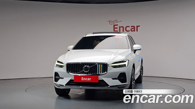 Volvo XC60 2-го поколения B6 Ultimate Bright - фото 1
