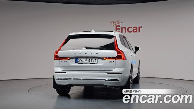 Volvo XC60 2-го поколения B6 Ultimate Bright - фото 2