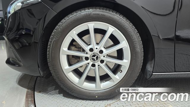 Mercedes-Benz A-Class W177 A220 Hatchback - фото 4